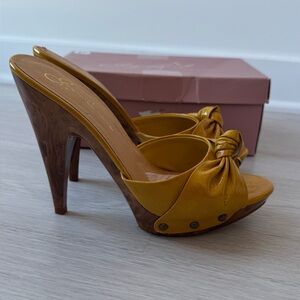 Gwyneth Mustard Yellow peep toe Heels with Knot bow